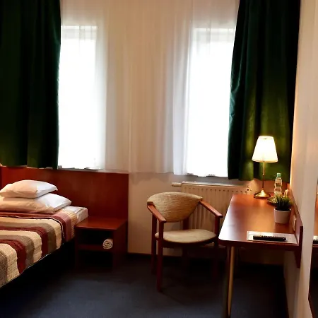 Złote Dęby 3*