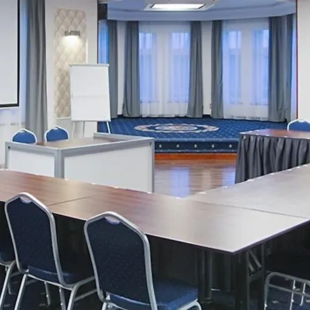 Złote Dęby Hotel