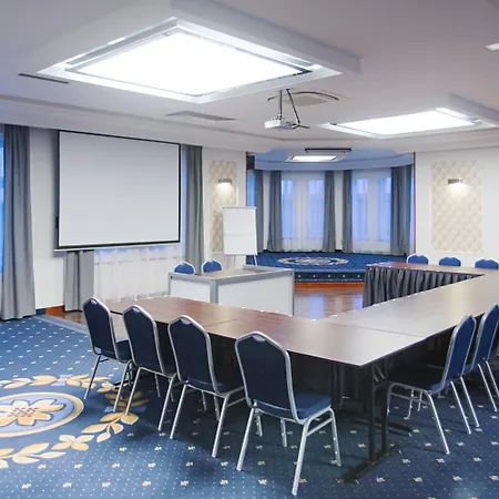 Hotel Złote Dęby 3*